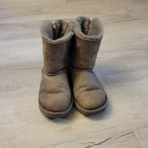 UGG 3280K Bailey Bow Suede Youth Girls Size 2 Boots